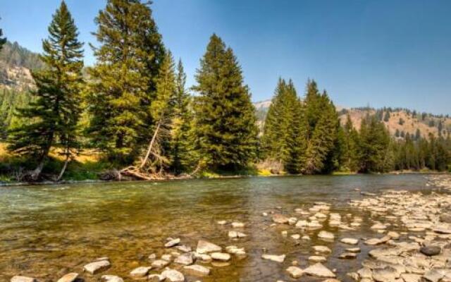 Big Sky - Fly Fishing House