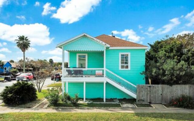 2225 Galveston home - 2 Br apts by RedAwning