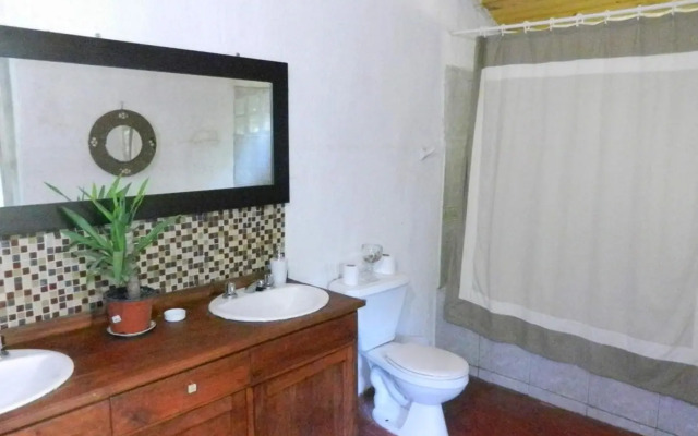 La Casa de Adobe Natural y Más