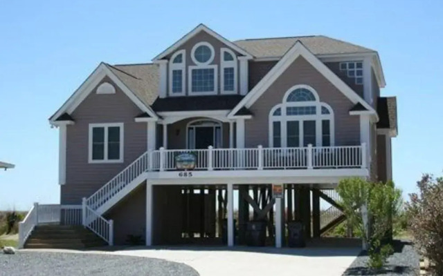 License To Chill 4 Bedroom Home by RedAwning