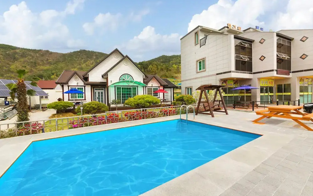 Yeosu Gold Light Pension
