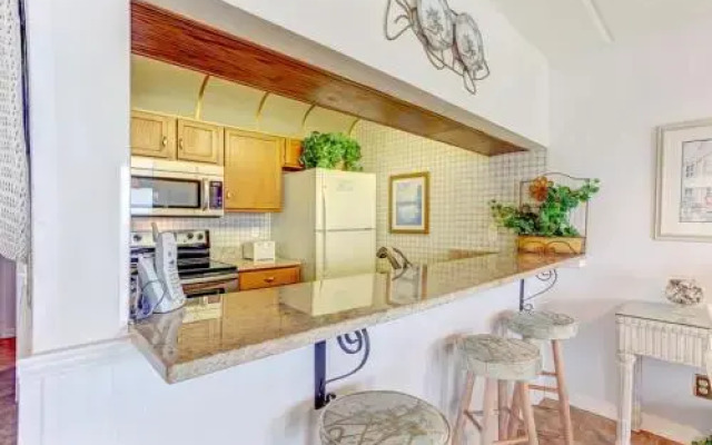 Rustic Theme Condo with Scenic Ocean View by RedAwning