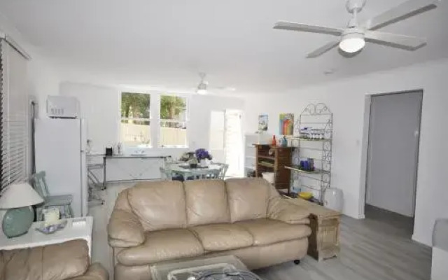 Retro Beach Flat