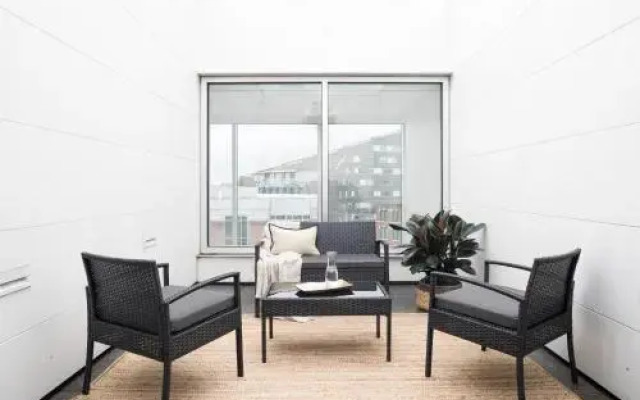 Vibrant Seaport Suites by Sonder