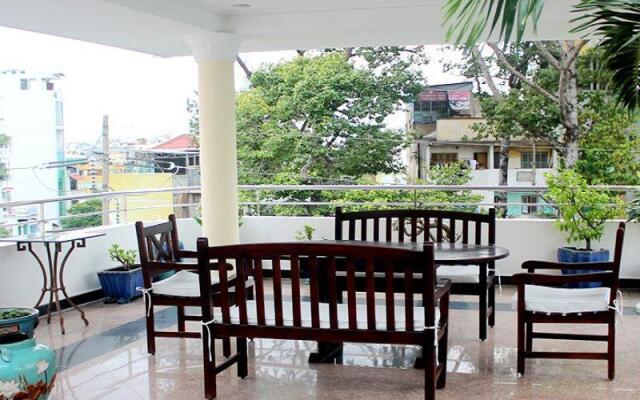 Unique Saigon Hotel