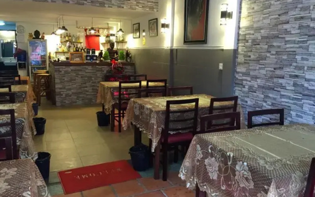 Tuk Tuk Hostel & Café