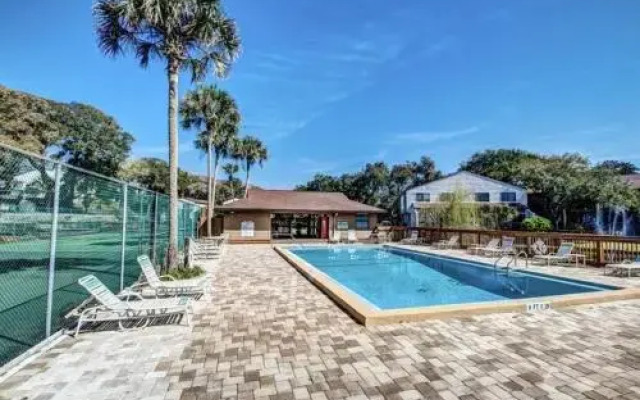 Dog Friendly Condo, Easy Access to Amelia Island Beautiful Beaches by RedAwning