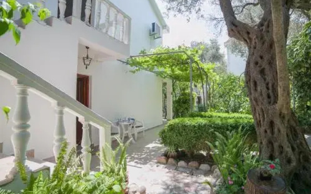 Rooms Garden