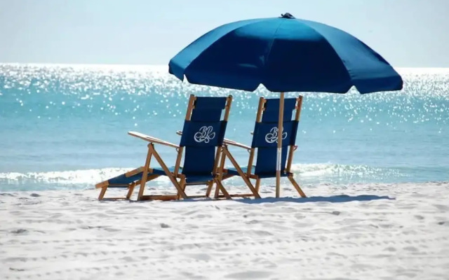 Pelican Isle 510 by RedAwning