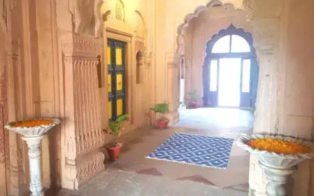 Mahalkhas Palace