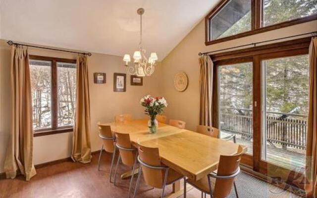 Dean Hill Chalet by RedAwning