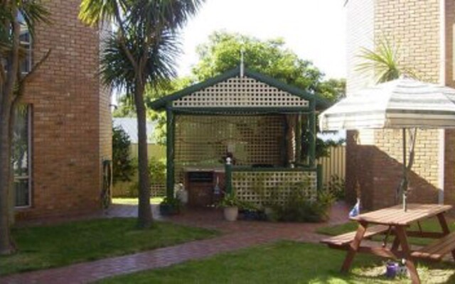 Fronds Holiday Apartments