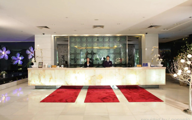 Q Hotel