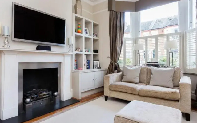 Veeve  5 Bed 3 Bath House Foxbourne Road Balham
