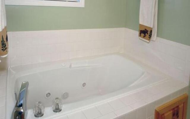 Moosetrax - 3 Bedrooms, 2 Baths, Sleeps 6 Cabin by RedAwning