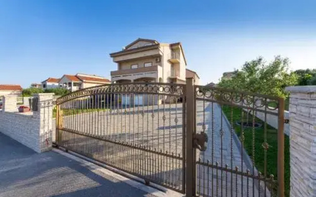 Apartments Škara