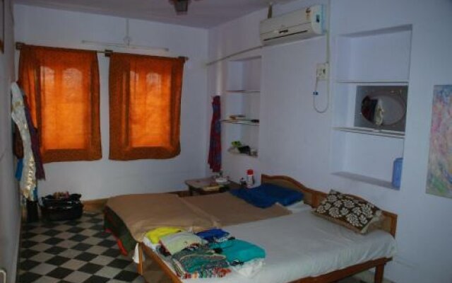 Ratan Hostel