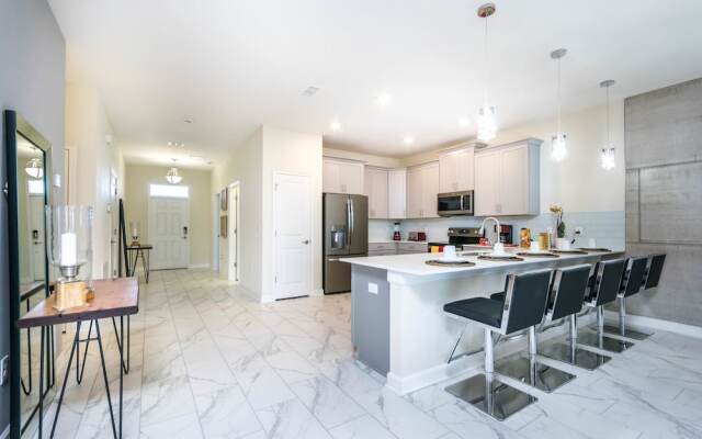 1666 Moonvalley Drive