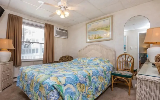 46th St Windjammer 101 3Br Condo