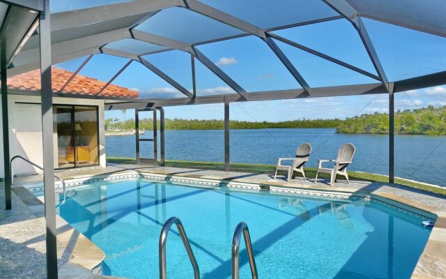 Waterfront Home on key lot With Pool/view of River