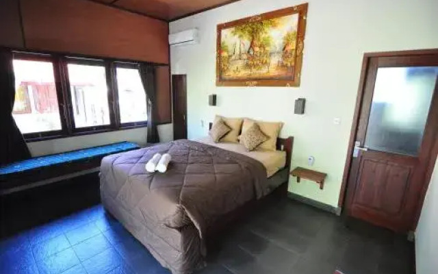 Ana Warung & Bungalows