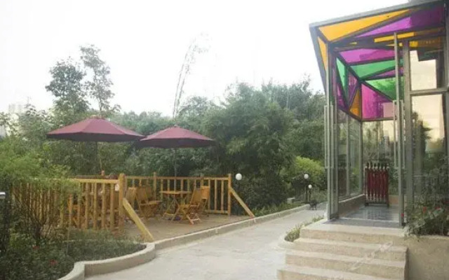 Hairong Yisheng Hotel