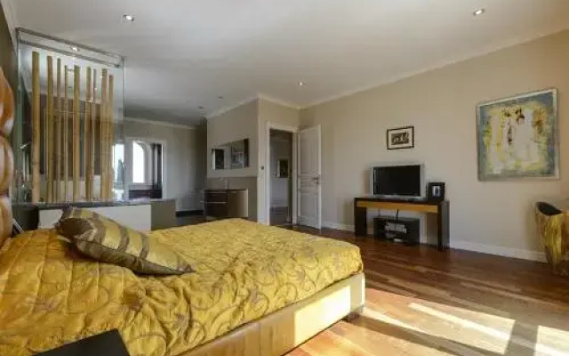 Villa Aurora