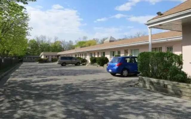 Clarkson Village Motel