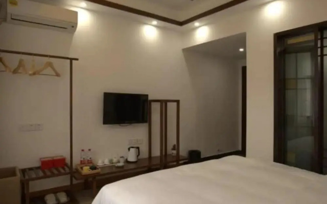 Floral Hotel Fenghuang Poshan Mansion