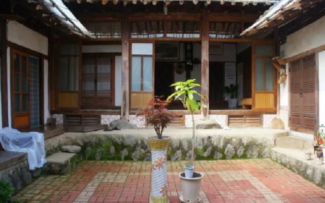 Chilgyejae Hanok Guesthouse