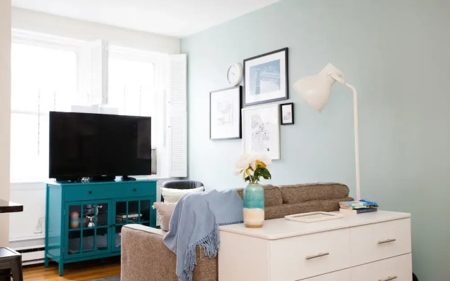 Modern Back Bay Suites by Sonder
