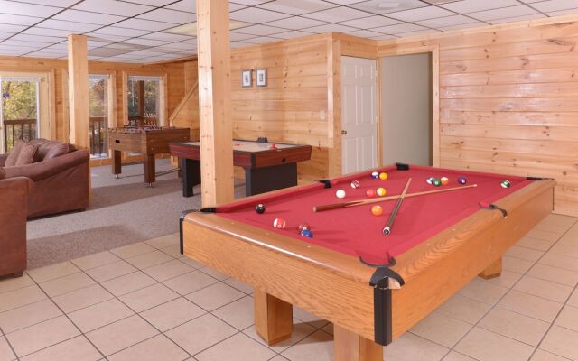 Life Of Luxury 12 - Eight Bedroom Cabin