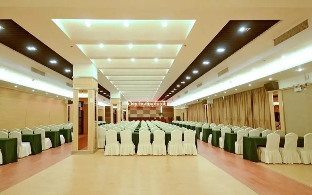 Hongqiao Holiday Hotel
