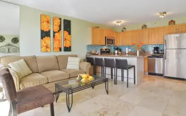 Waikiki Banyan Remodeled Ocean-View Condo 2212