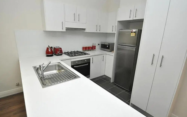 Glebe 8 Cow Furnished Apartment