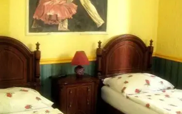 Tia Maria Panzió