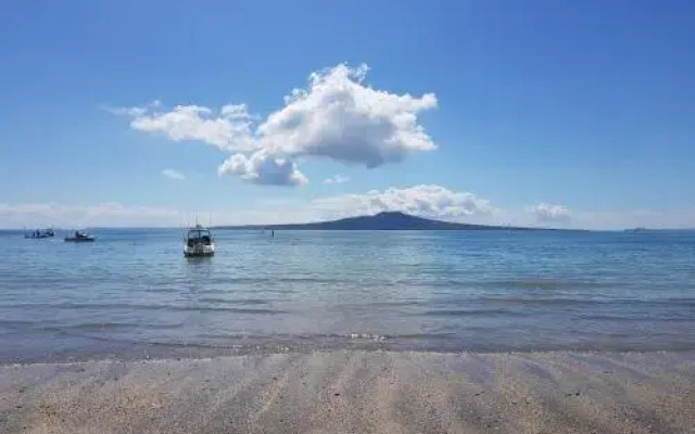Takapuna Beach Accommodation