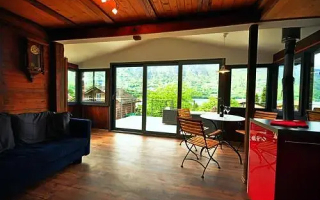 Lake View Chalet