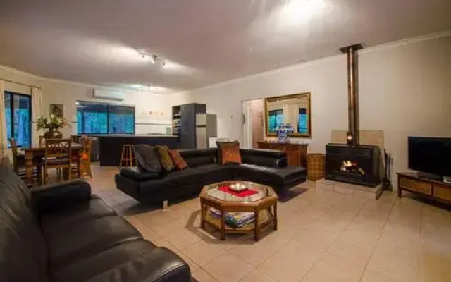 Yallingup pet friendly Bush retreat