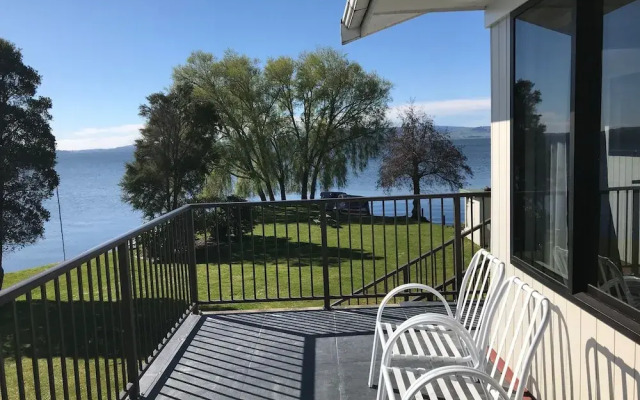 Beautiful Lakefront Retreat