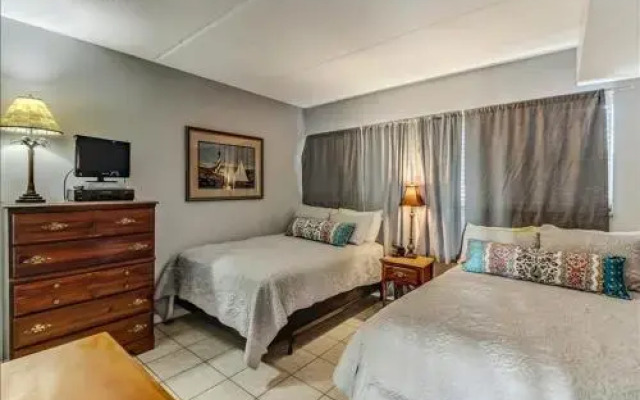Spacious Oceanfront Condo, Easy Access to Private Fishing Pier by RedAwning