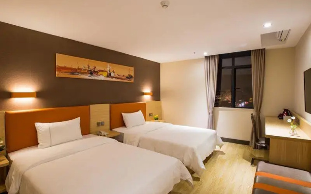 IU Hotel Urumchi Nianzi Gou Bus Station Branch