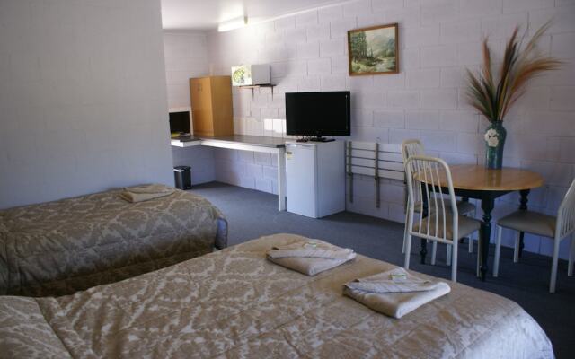 Inglewood Motel and Caravan Park