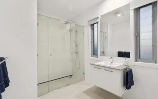 Luxury Canal Front Holiday House