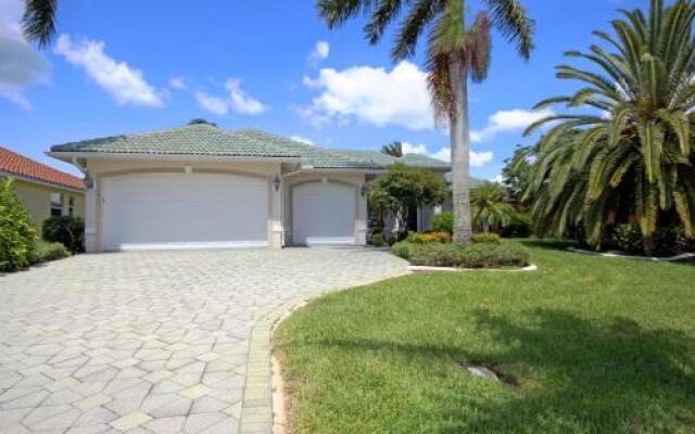 Waterfront Villa Id2621