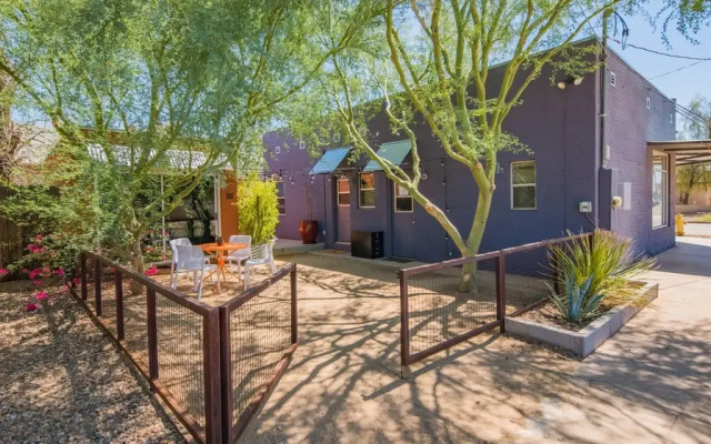Quaint 2BR Near Downtown by WanderJaunt