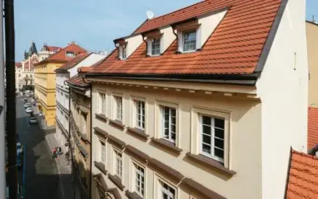 Perfect Days Charles Bridge 2