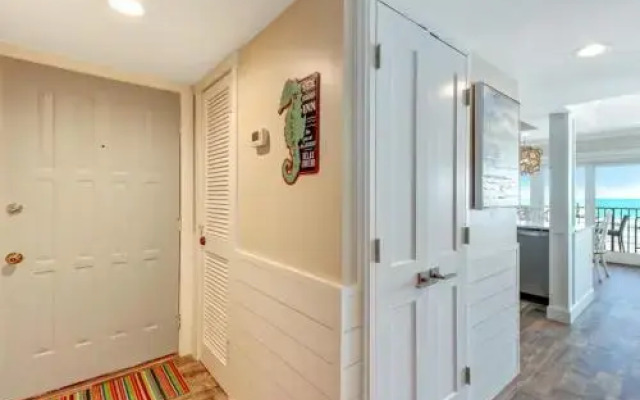 Gorgeous Oceanfront Views Condo with On Site Pool and Fully Covered Parking by RedAwning