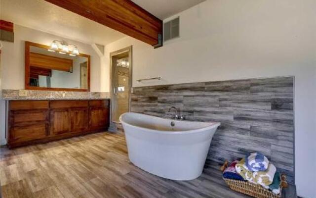 Lookout Lodge by RedAwning