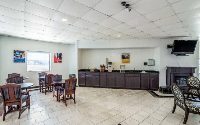 Days Inn & Conference Center Tulsa